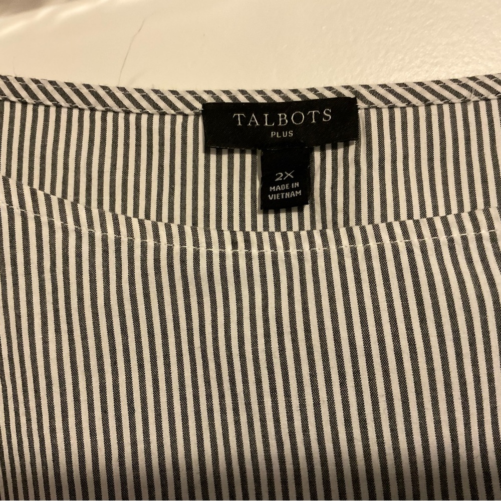 Talbots Grey and White Pinstripe Tunic with Lace-Inset Sleeves - Picture 2 of 3